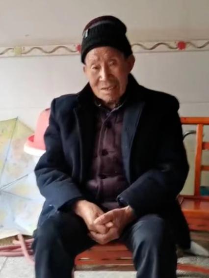 走失者照片 紧急寻人：重庆市七旬老人失联，穿灰...