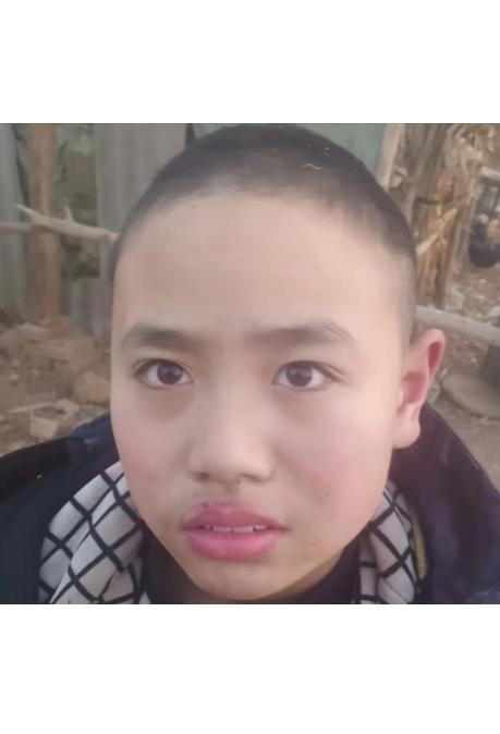 走失者照片 洛阳市急寻！11岁男孩失联，穿黑色...