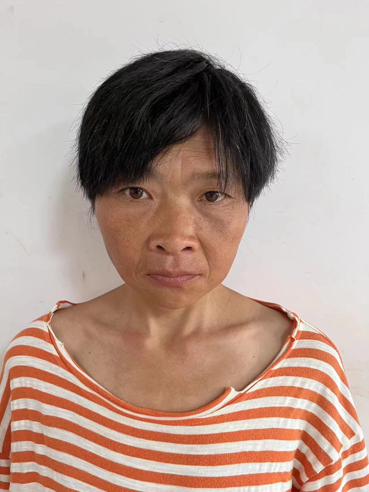 走失者照片 菏泽市寻亲：中年女子被救助，穿黑色...
