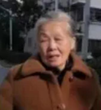 走失者照片 上饶市急寻：七旬老太走失，穿白色花...