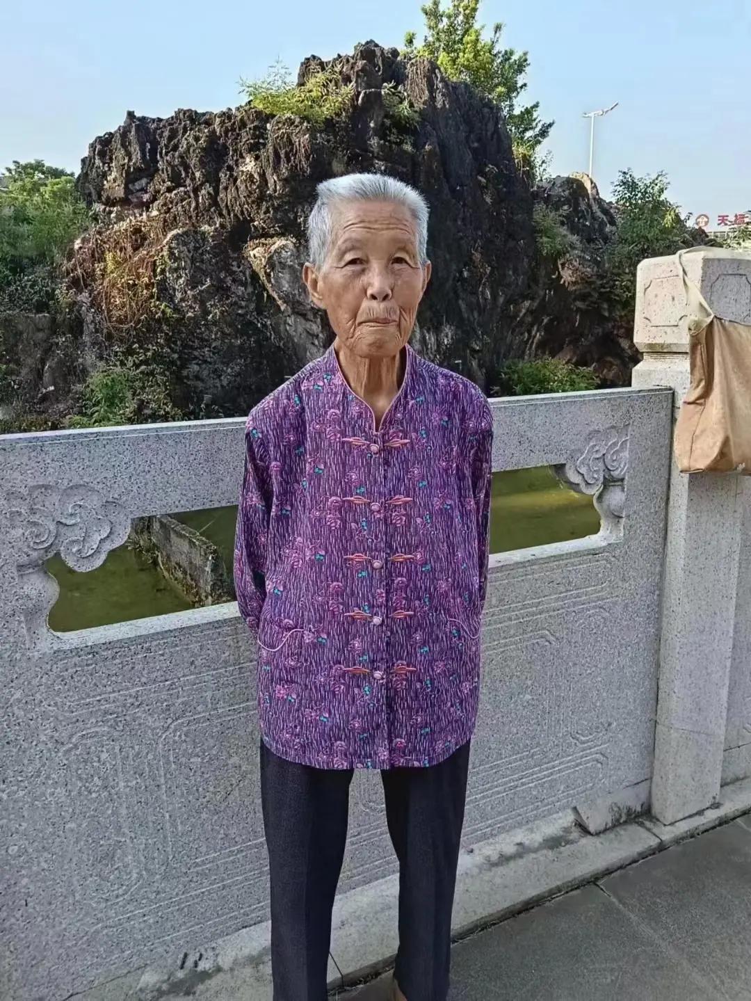 走失者照片 清远市连州市急寻：八旬老太走失，穿...