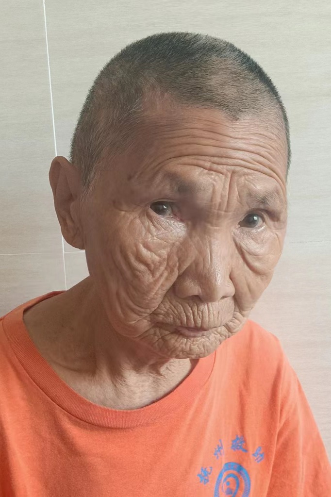 走失者照片 抚州市寻亲：七旬老太被救助，穿花衬...