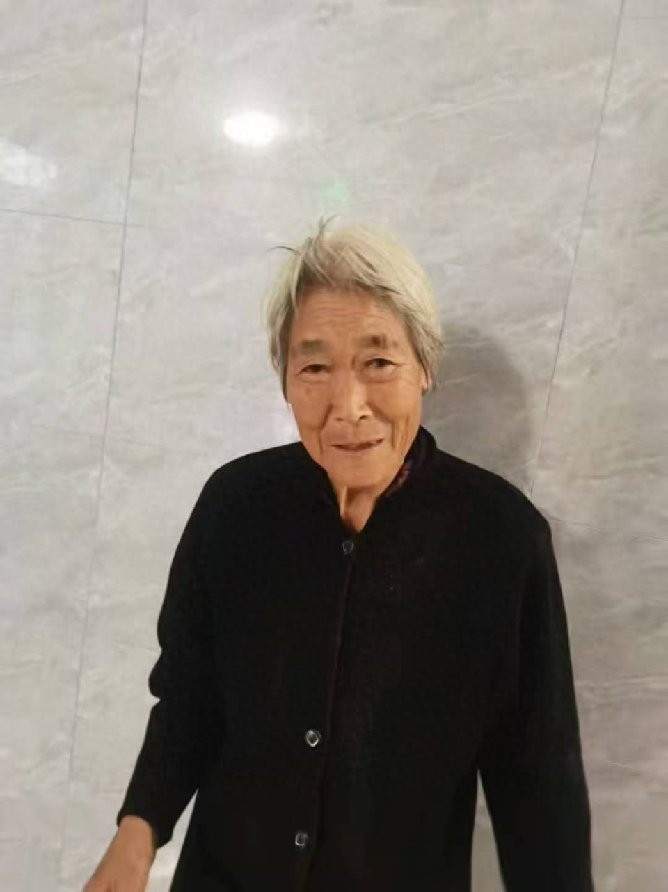 走失者照片 菏泽市寻人：七旬老太走失，穿黑色上...