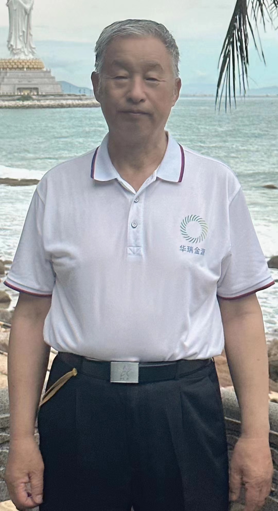 走失者照片 北京市急寻：七旬老人走失，穿白底蓝...