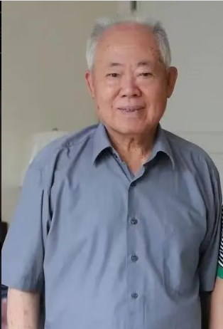 走失者照片 青岛市急寻：八旬老人走失，穿白色汗...