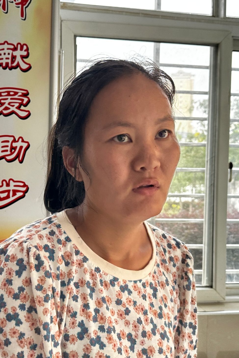 走失者照片 襄阳市寻亲：青年女子被救助，穿花上...
