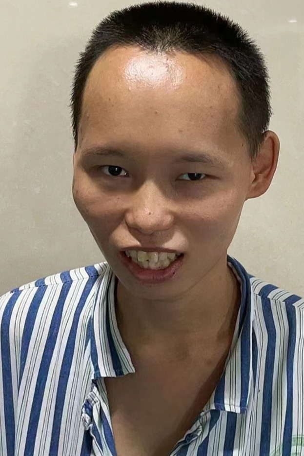 走失者照片 重庆市寻亲：青年男子被救助，穿黑色...