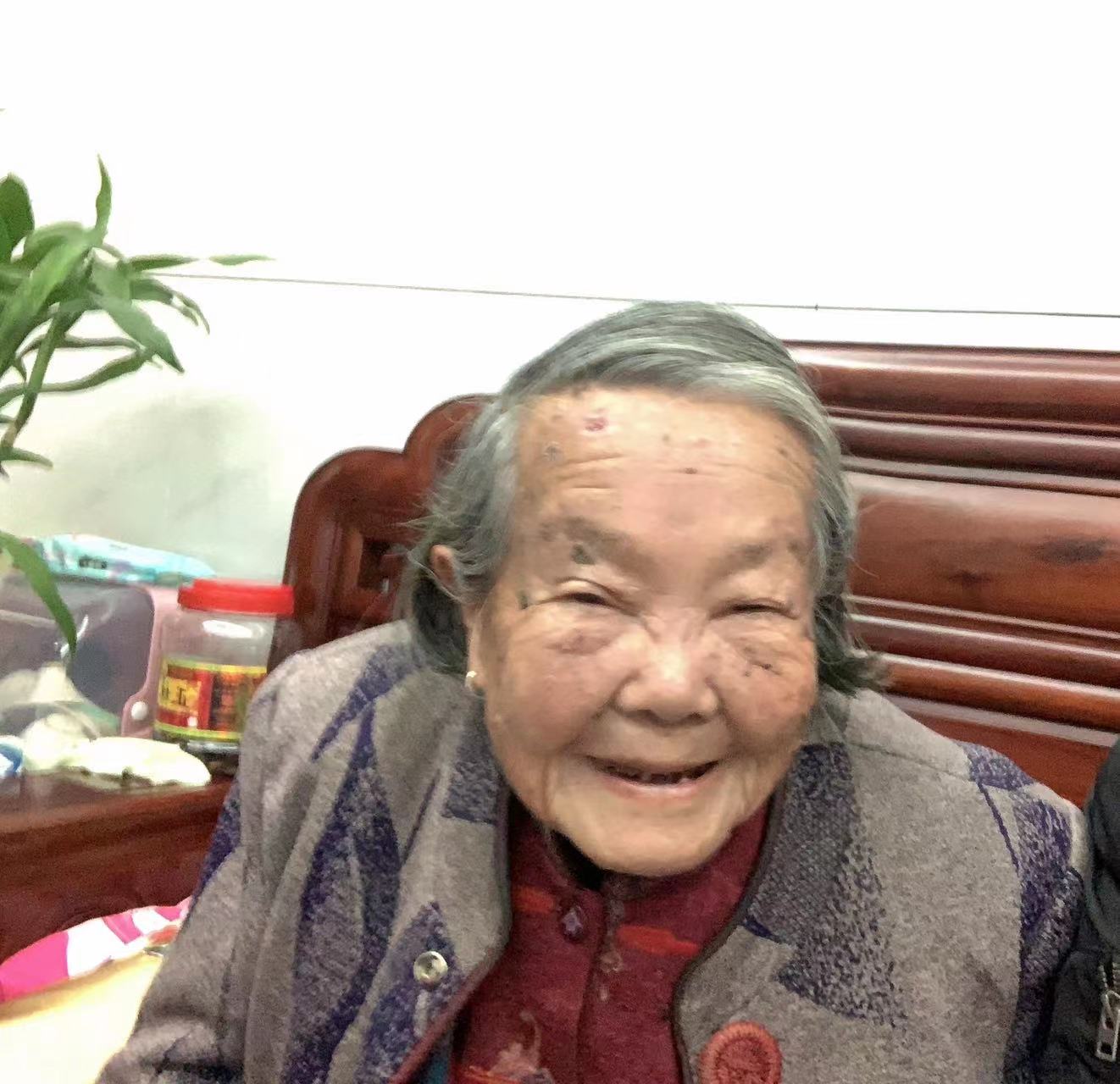 走失者照片 汕头市寻人：九旬老太走失，穿深色短...
