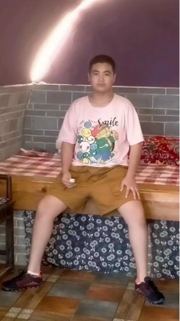 走失者照片 咸阳市急寻：14岁男孩失联，穿蓝色...