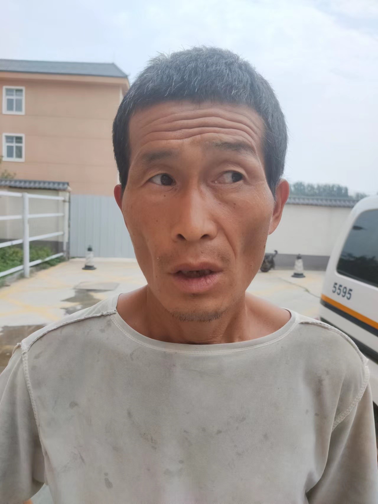 走失者照片 周口市寻亲：五旬男子被救助，穿白色...
