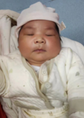 走失者照片 宜宾市寻亲：1岁女孩被救助，穿白色...