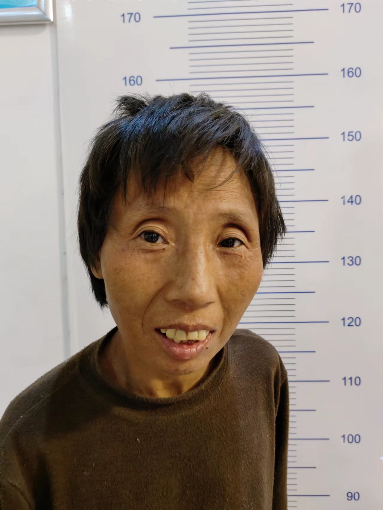 走失者照片 枣庄市寻亲：中年女子被救助，穿咖啡...