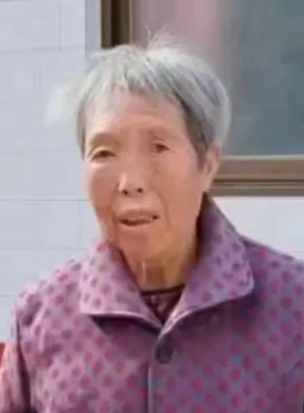 走失者照片 渭南市急寻：七旬老太走失，红色上衣...