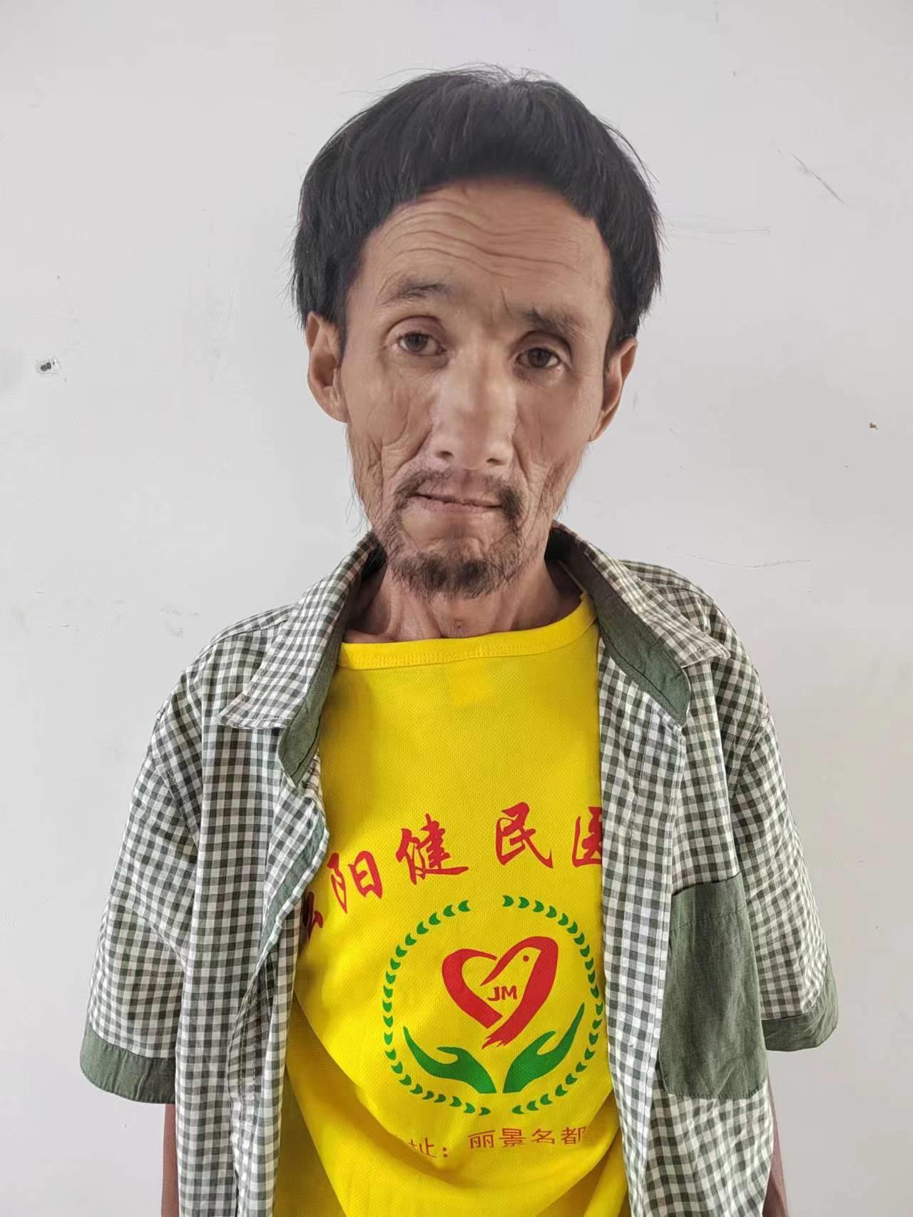 走失者照片 南阳市寻亲：中年男子被救助，穿白色...