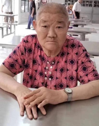 走失者照片 扬州市寻亲：七旬老太被救助，高1米...