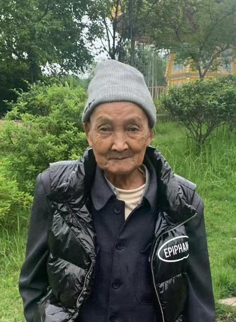 走失者照片 惠州市寻人！八旬老人走失，穿白色T...