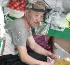 走失者照片 大连市急寻：六旬老人走失，患小脑萎...