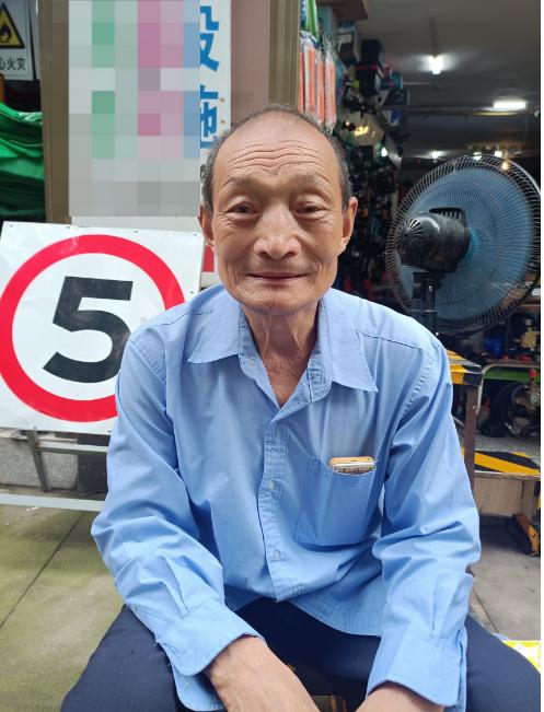 走失者照片 重庆市急寻：七旬老人失联，穿灰色长...