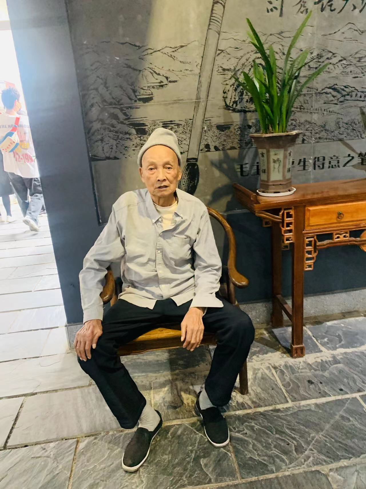 走失者照片 惠州市寻人！八旬老人走失，穿白色T...