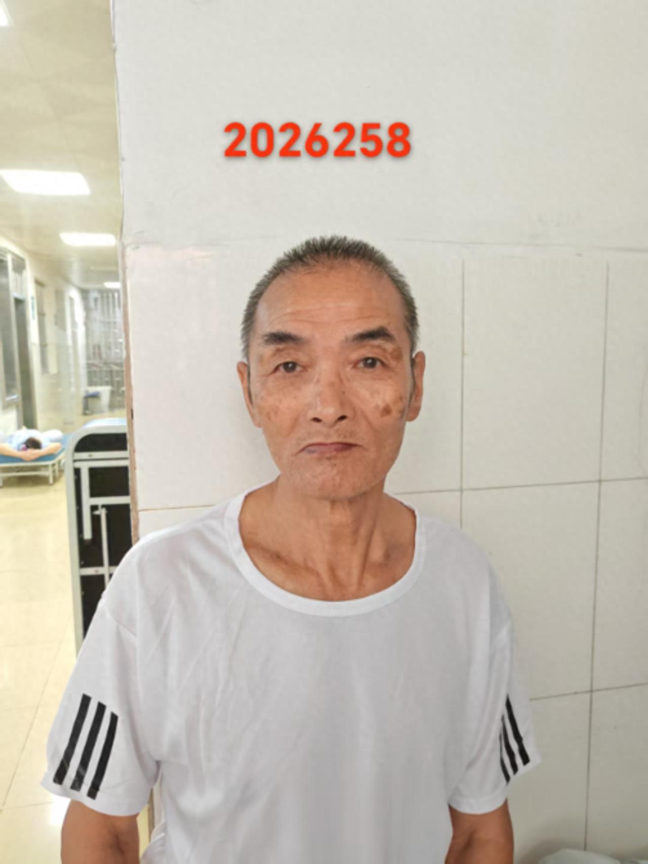 走失者照片 南宁市寻亲：六旬老人被救助，高1米...