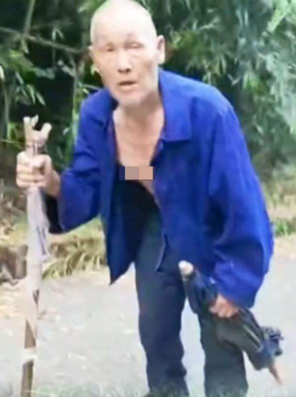 走失者照片 达州市万源市寻人：八旬老人走失，穿...