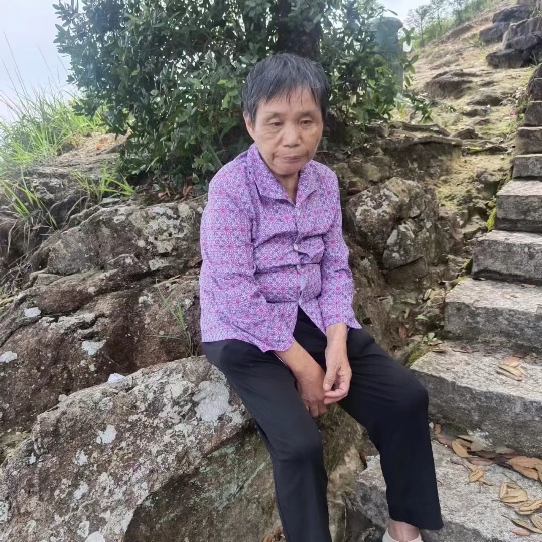 走失者照片 龙岩市急寻：七旬老太走失，高1米5...