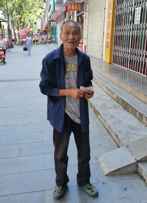 走失者照片 宝鸡市急寻：七旬老人走失，穿浅灰色...
