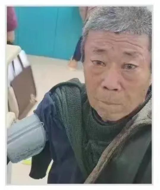 走失者照片 济南市急寻：七旬老人失联，戴白色遮...