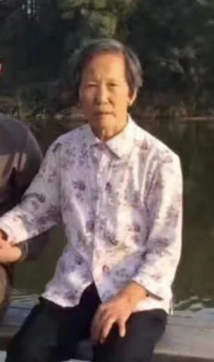 走失者照片 咸宁市急寻！七旬老太失联，穿红色花...