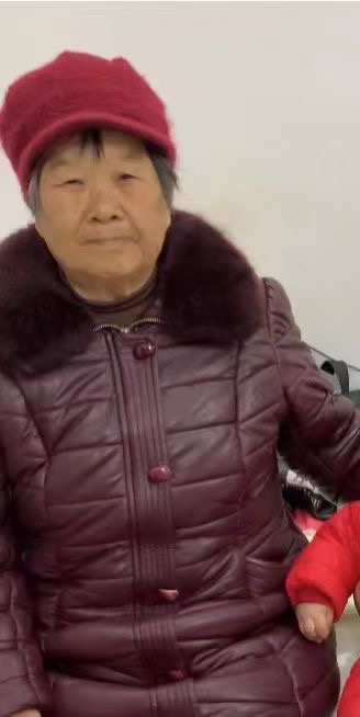 走失者照片 郑州市急寻：巩义市七旬老太失联，戴...