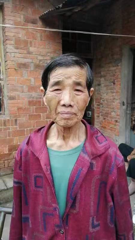 走失者照片 常德市急寻：七旬老太走失，穿蓝色带...