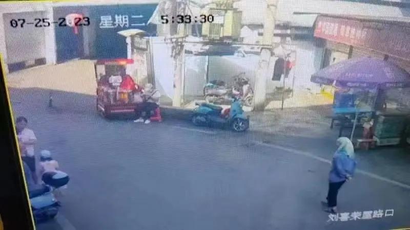 走失者照片 南宁市急寻：八旬老太走失，穿蓝色上...