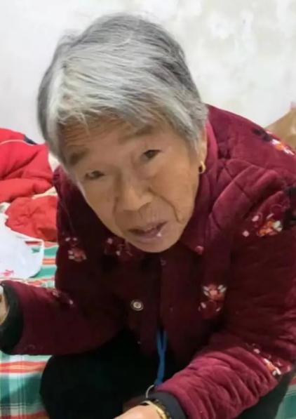 走失者照片 开封市急寻：八旬老太失联，穿花色衣...