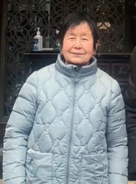 走失者照片 宝鸡市寻人：七旬老太失联，穿白色格...
