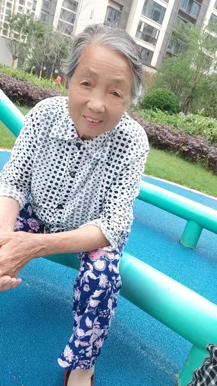 走失者照片 南昌市急寻：八旬老太走失，患脑萎缩...