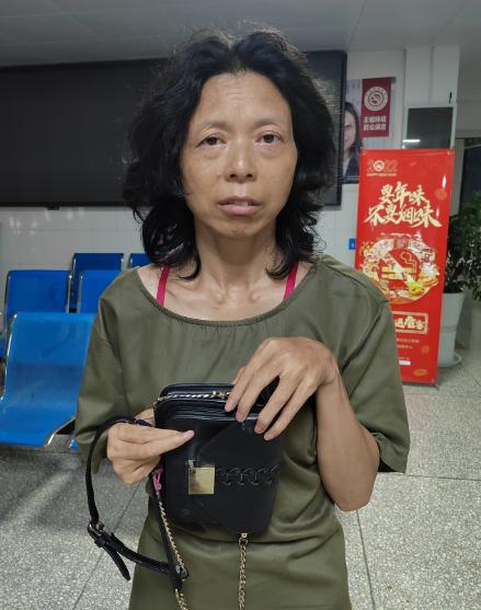 走失者照片 汉中市寻亲：五旬女子被救助，穿黄褐...