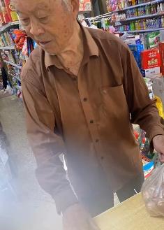 走失者照片 连云港市寻人：八旬老人走失，骑银色...