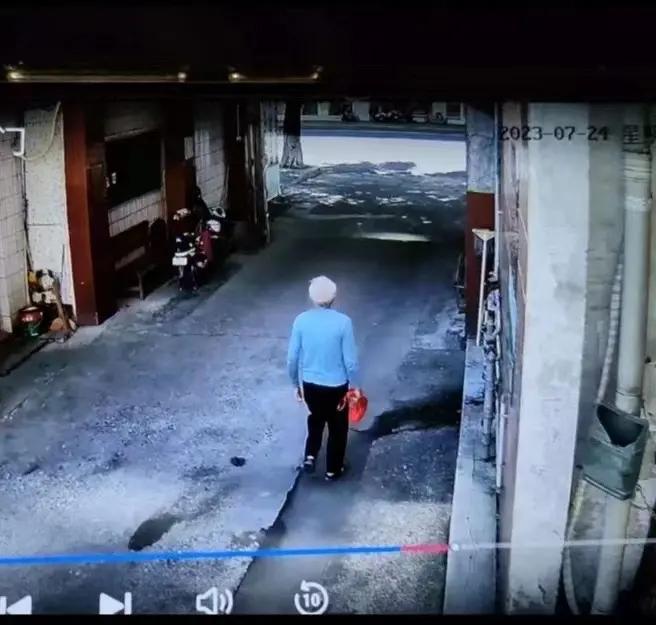 走失者照片 韶关市急寻：七旬老人走失，穿蓝色上...