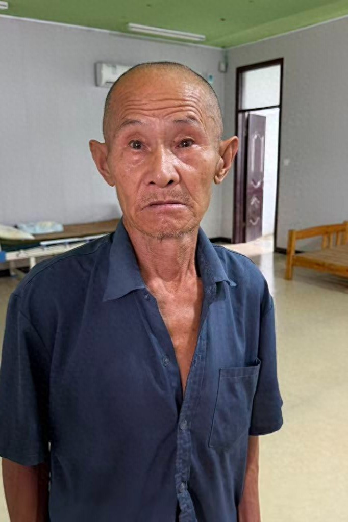走失者照片 南阳市寻亲：七旬老人被救助，穿蓝色...