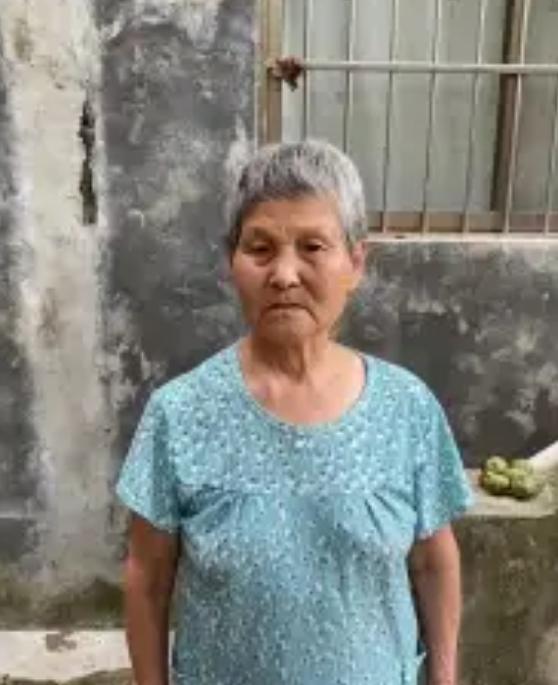 走失者照片 郑州市寻人：七旬老太走失，穿粉红色...