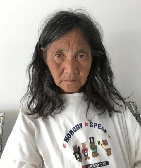 走失者照片 阜阳市寻亲：七旬老太被救助，穿白色...