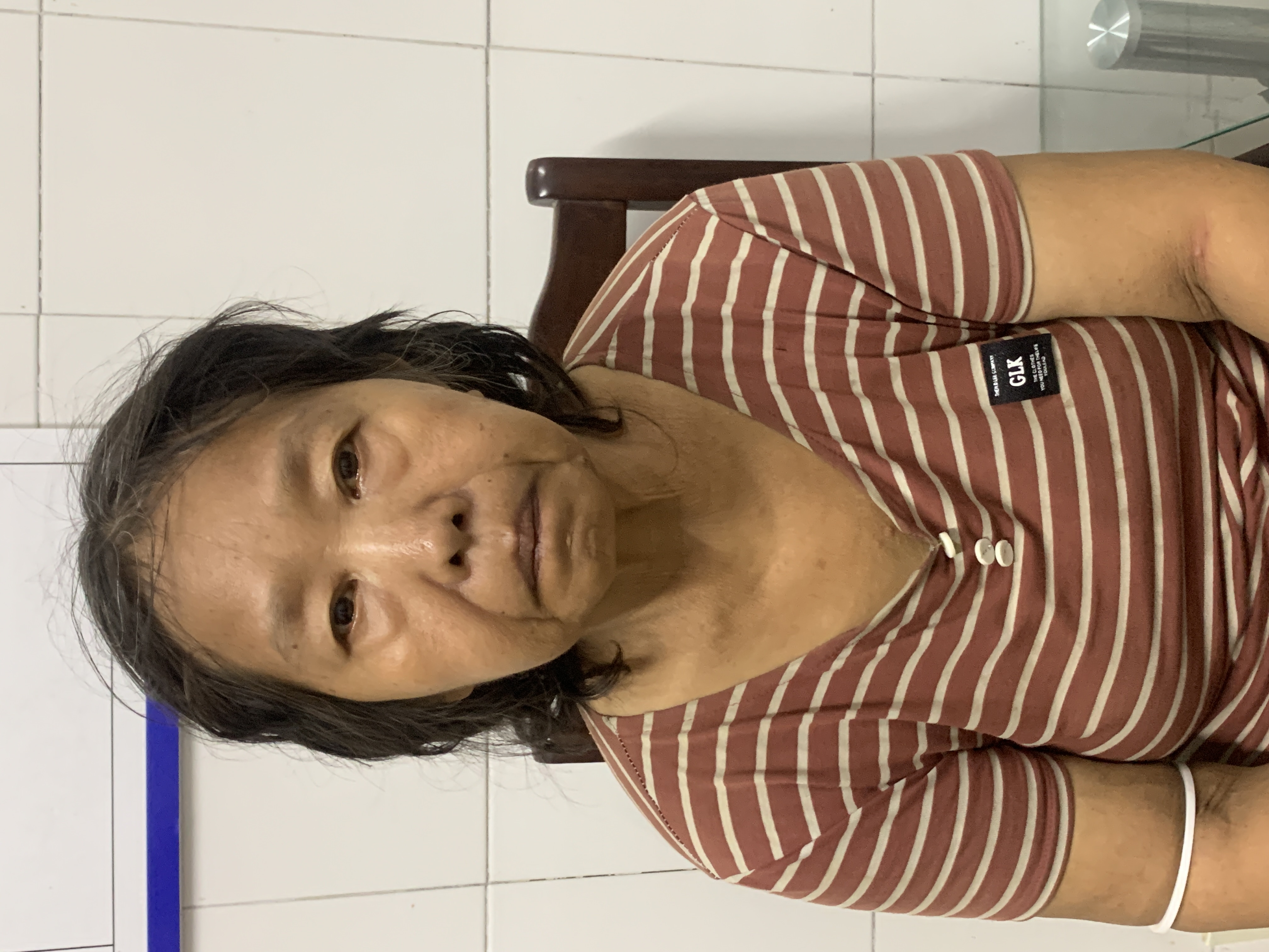 走失者照片 洛阳市寻亲：五旬女子被救助，穿条纹...