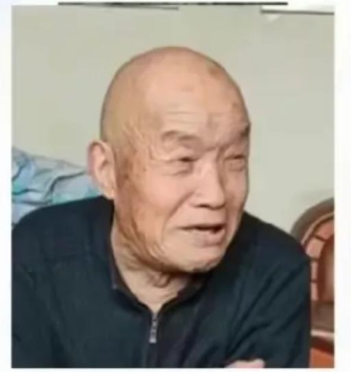 走失者照片 滨州市急寻：八旬老人失联，穿灰黑色...