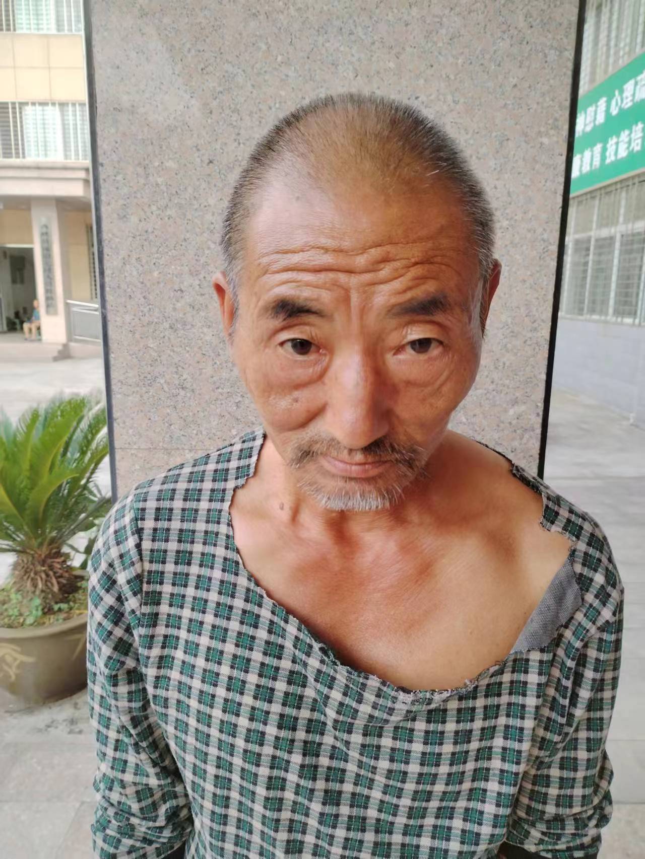 走失者照片 南阳市寻亲：六旬老人被救助，高1米...