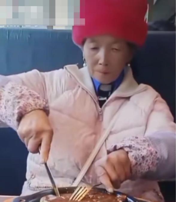 走失者照片 汉中市寻人：七旬老太走失，穿粉色防...
