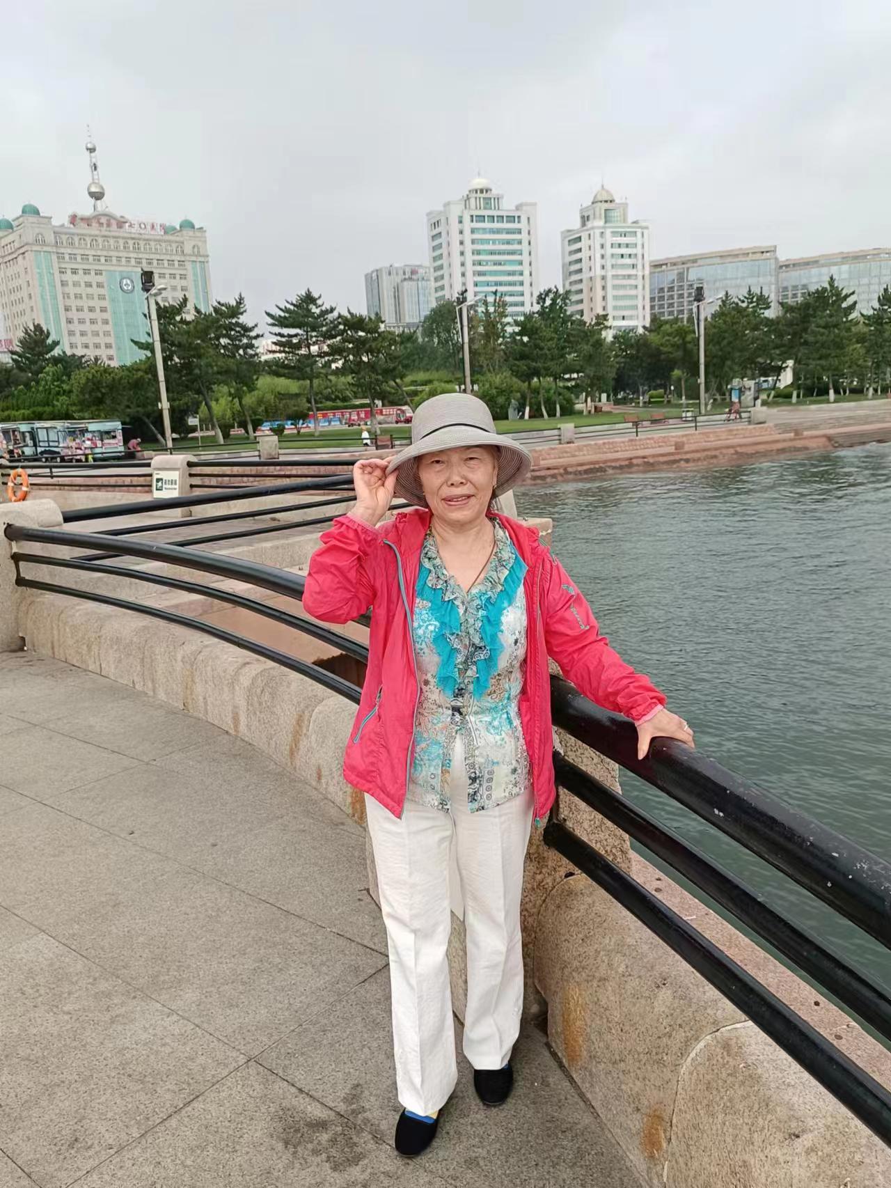 走失者照片 北京市急寻：七旬老太走失，穿红色防...