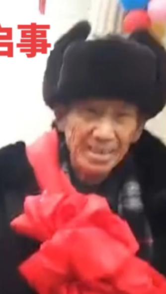 走失者照片 上饶市寻人：八旬老人走失，戴白色礼...