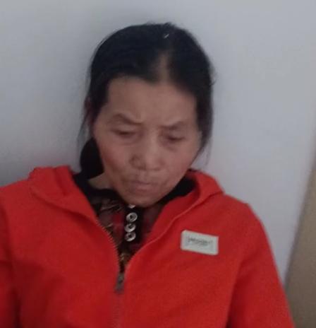 走失者照片 东莞市急寻：六旬老太走失，穿红色外...