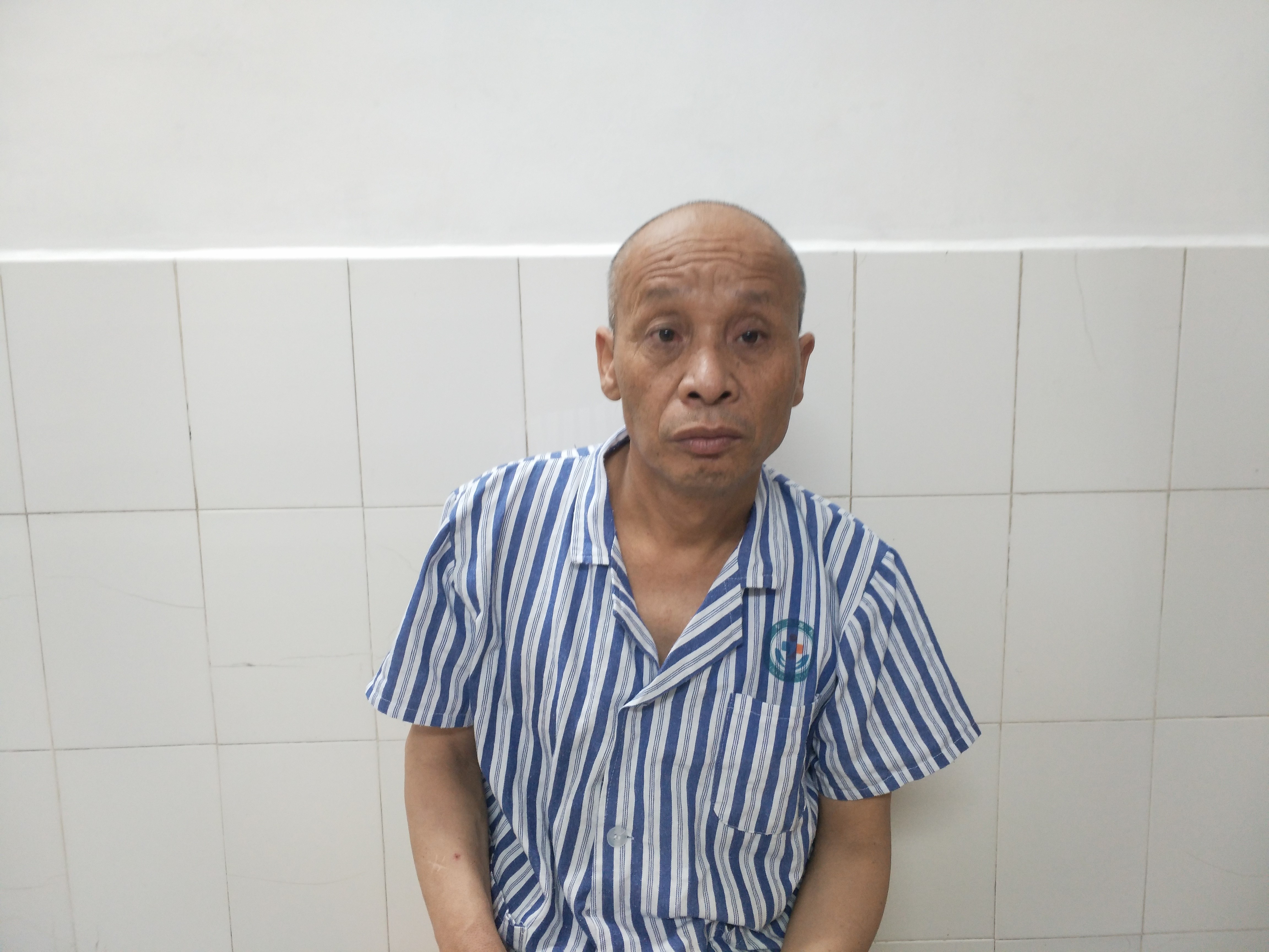 走失者照片 柳州市寻亲：中年男子被救助，穿灰色...