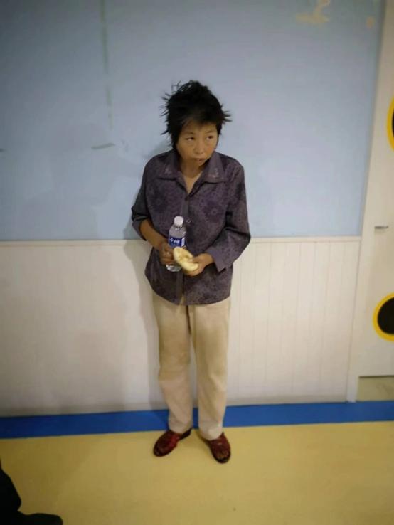 走失者照片 洛阳寻亲：五旬女子被救助，穿深色斑...